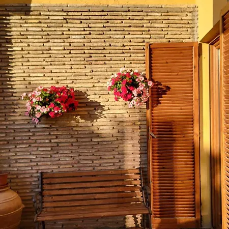 Dimora Del Falco לינה וארוחת בוקר 3*