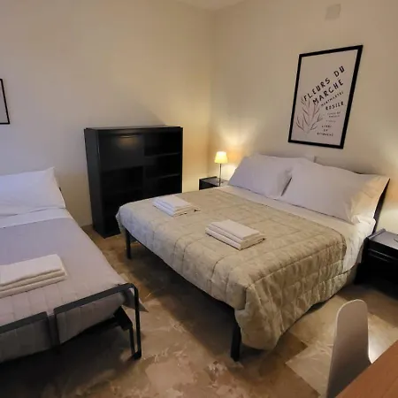 Dimora Del Falco לינה וארוחת בוקר מונטפאלקו